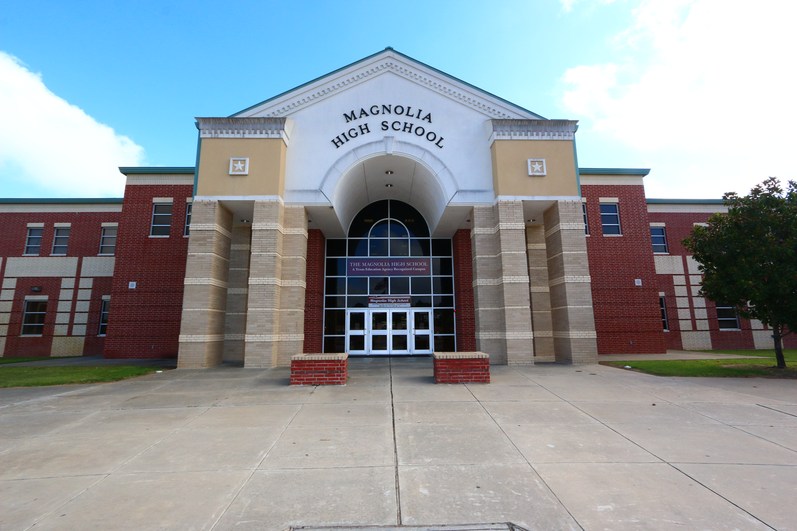 The_East_Magnolia_High_School_on_the_good_side_of_the_tracks